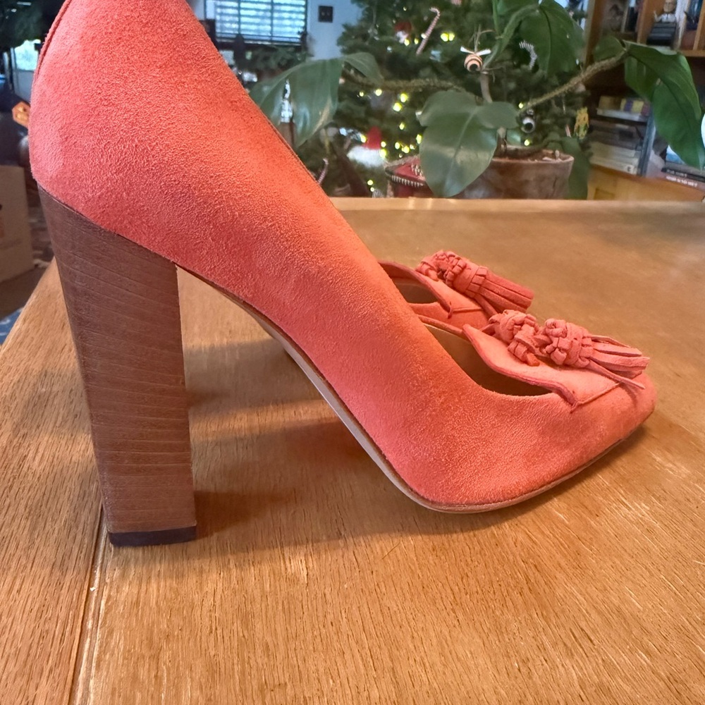 TOD’S Coral Suede Tassel Pumps Block Heel Size 38 NEW Made in Italy Square Toe
